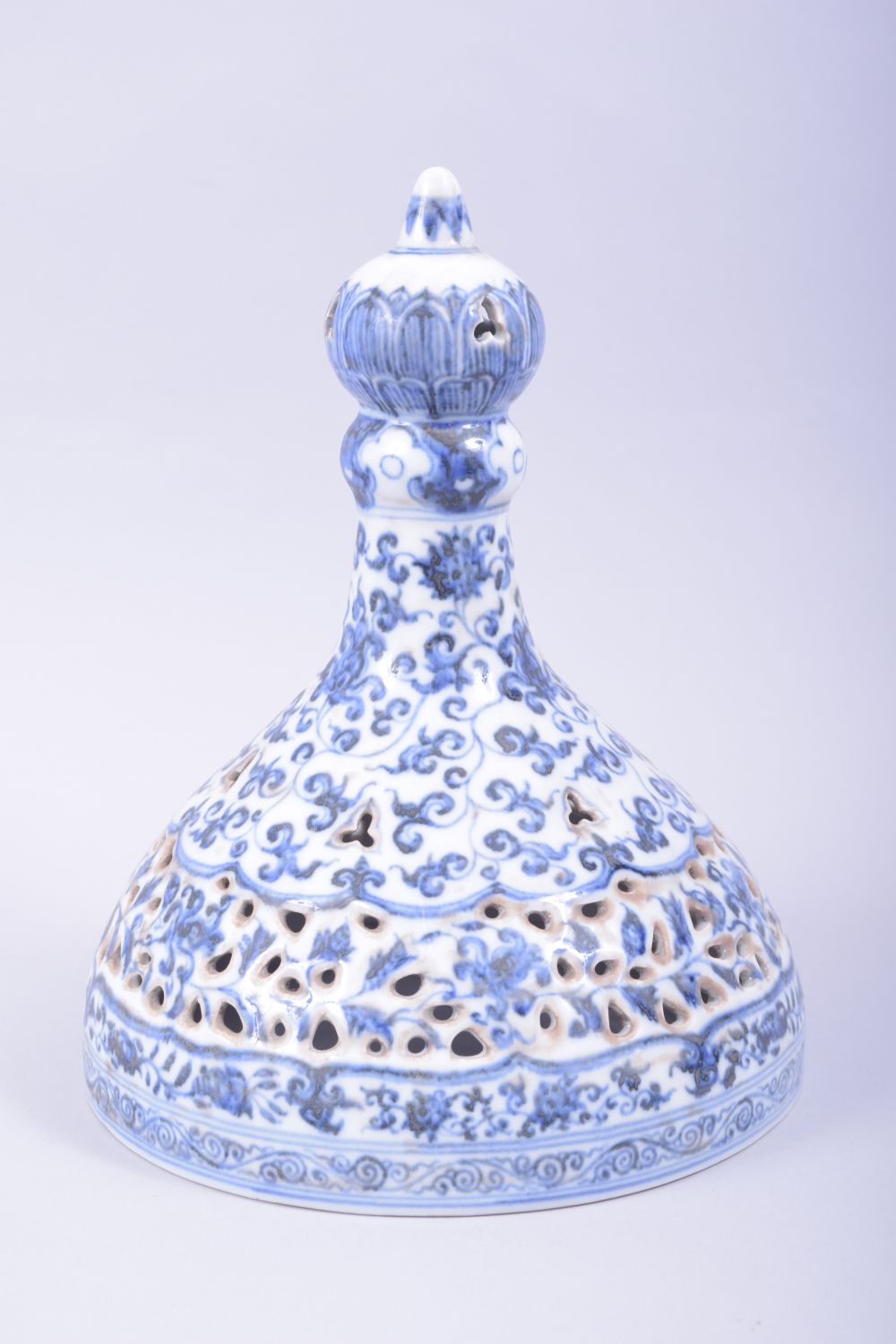 A LARGE CHINESE BLUE AND WHITE PEDESTAL CENSER WITH PIERCED COVER, for the Islamic market, profusely - Image 5 of 10