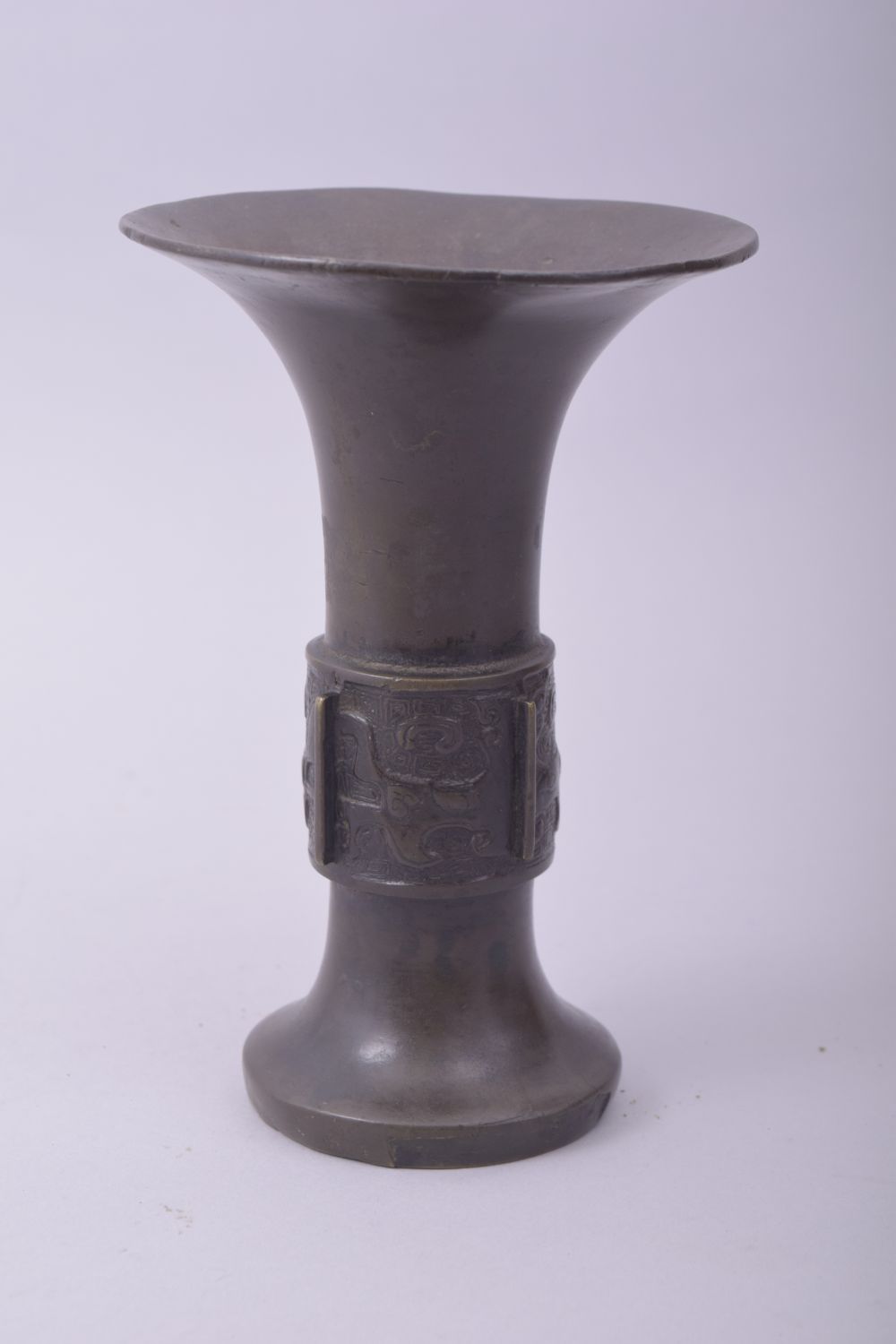 A SMALL CHINESE ARCHAIC STYLE VASE, 17cm high. - Image 3 of 7