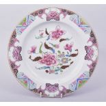 A CHINESE FAMILLE ROSE PORCELAIN PLATE, the centre painted with flora, 22.5cm diameter.