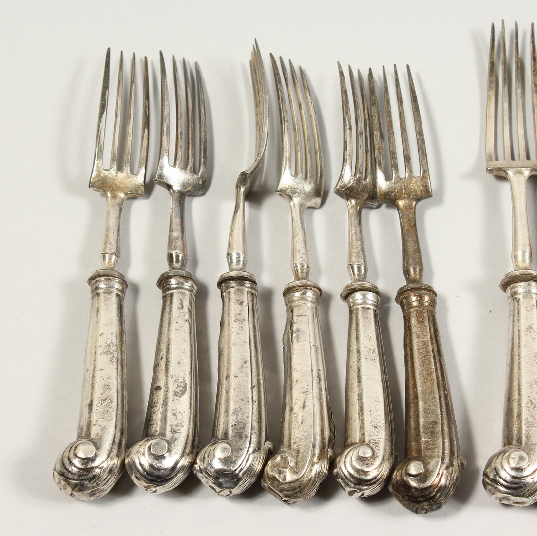 A GEORGIAN SILVER, PISTOL HANDLE, SET OF CUTLERY, comprising nine table knives, twelve table - Image 2 of 20