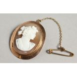 A 9CT GOLD OVAL CAMEO BROOCH.