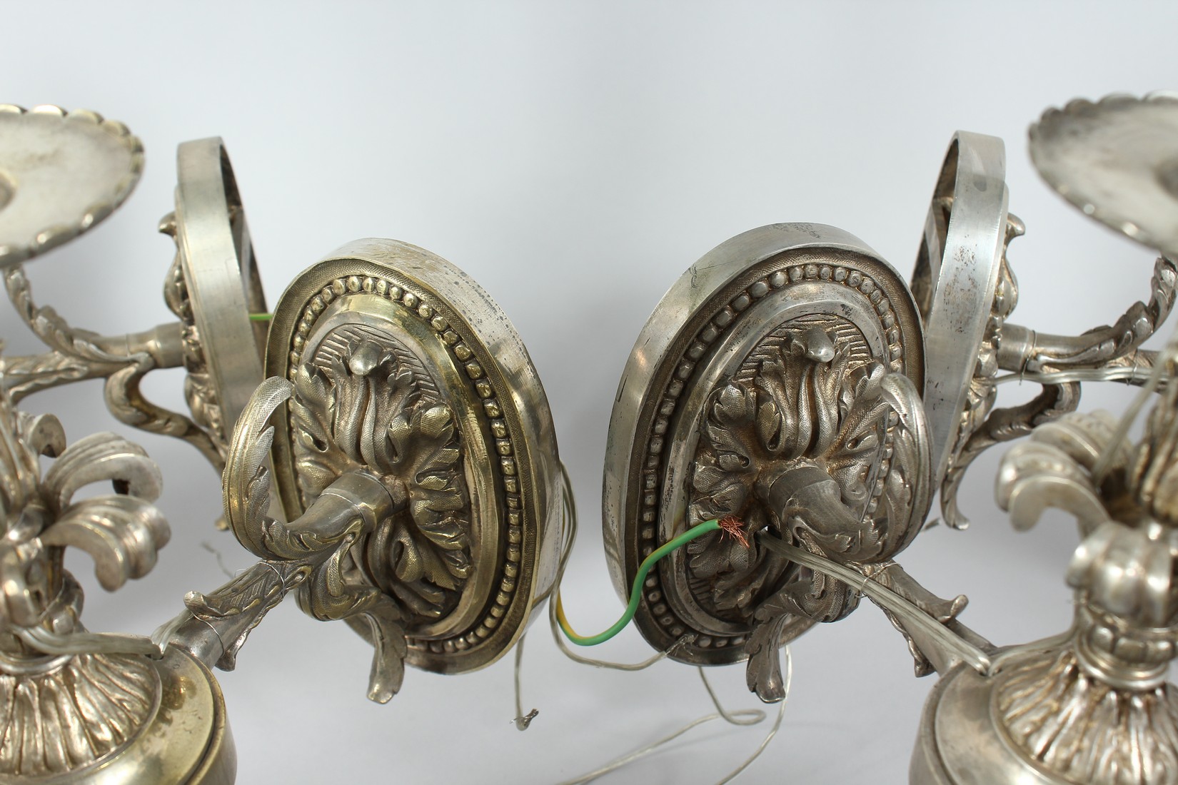 A GOOD SET OF FOUR SILVERED BRASS ADAM REVIVAL SIX LIGHT WALL APPLIQUES with a single light above - Image 3 of 6