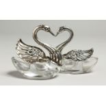 A PAIR OF GLASS AND SILVER SWANS SALTS, 7cm.