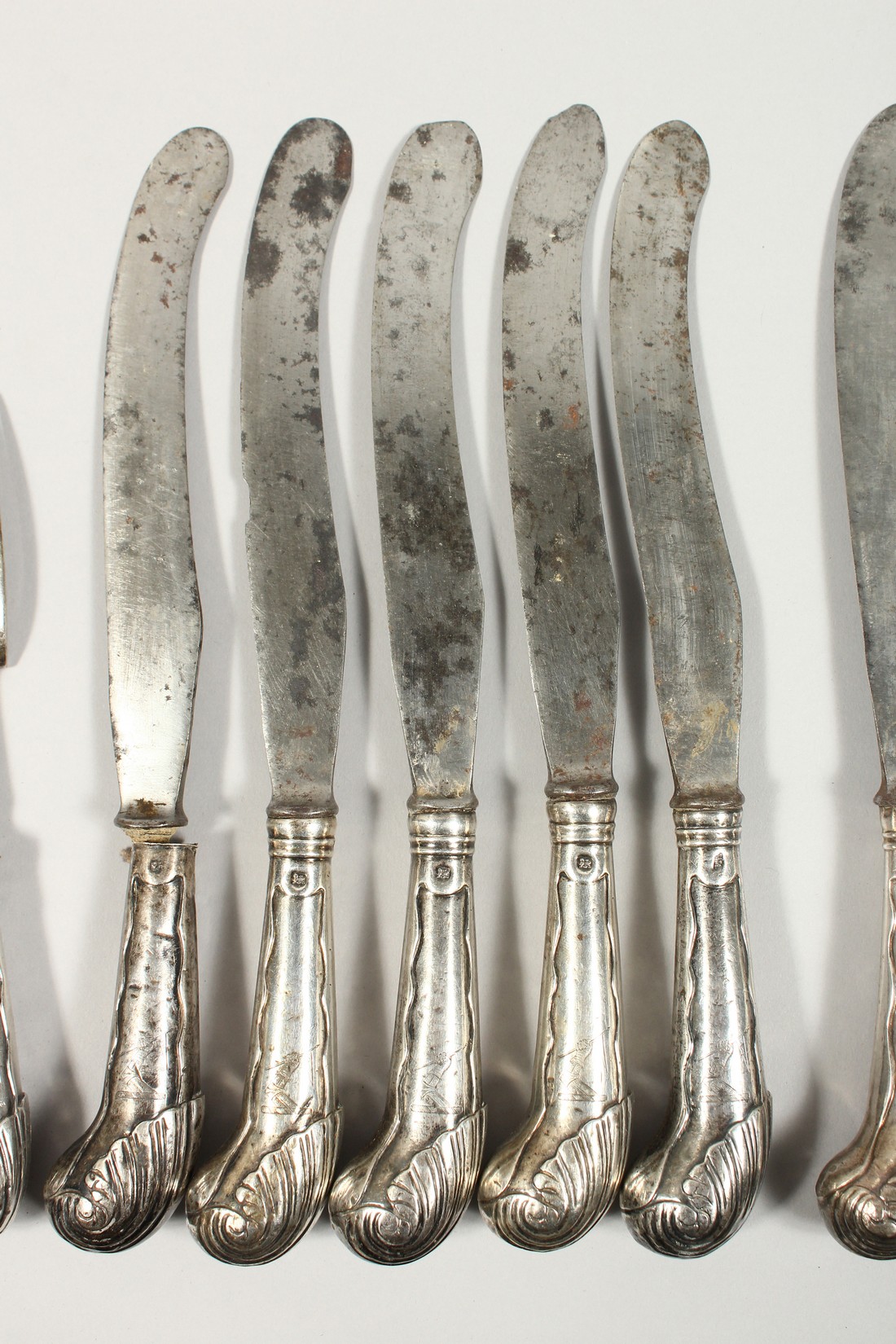 A GEORGIAN SILVER, PISTOL HANDLE, SET OF CUTLERY, comprising nine table knives, twelve table - Image 9 of 20