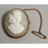 A GOOD OVAL CAMEO BROOCH