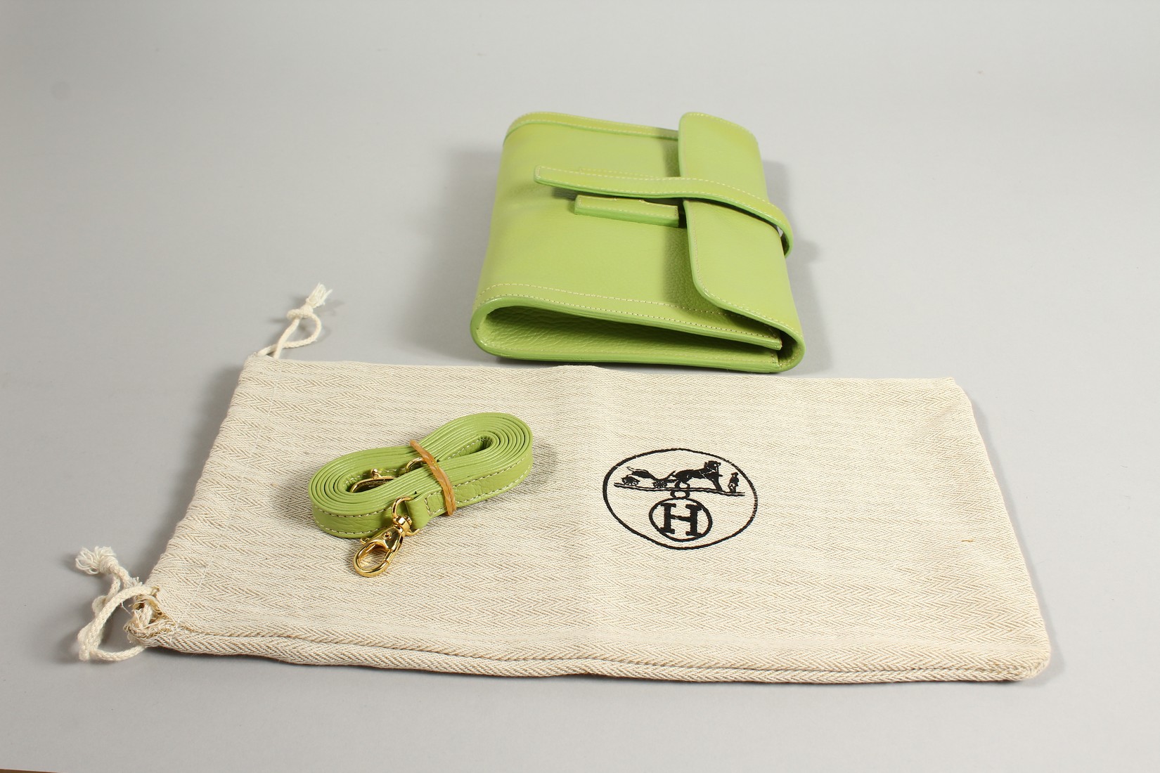 A GREEN LEATHER CLUTCH BAG and strap. 24cm long x 17cm high. - Image 4 of 6