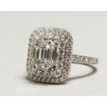 A SUPERB 18CT WHITE GOLD DIAMOND CLUSTER RING.