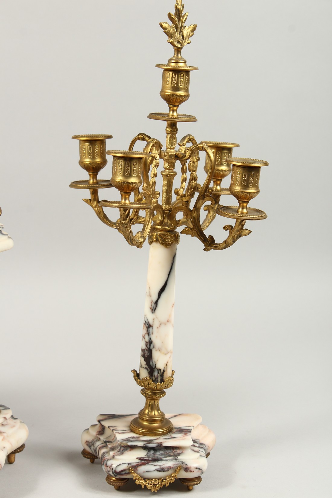 A LOUIS XVI DESIGN VEINED MARBLE AND ORMOLU CLOCK GARNITURE, the side pieces with four scrolling - Image 4 of 8