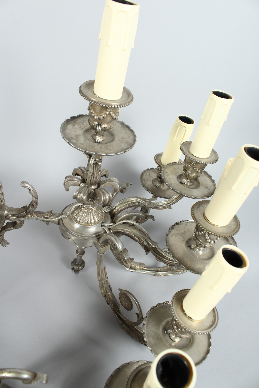 A GOOD SET OF FOUR SILVERED BRASS ADAM REVIVAL SIX LIGHT WALL APPLIQUES with a single light above - Image 5 of 6