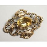 A GOLD AND CITRON BROOCH.