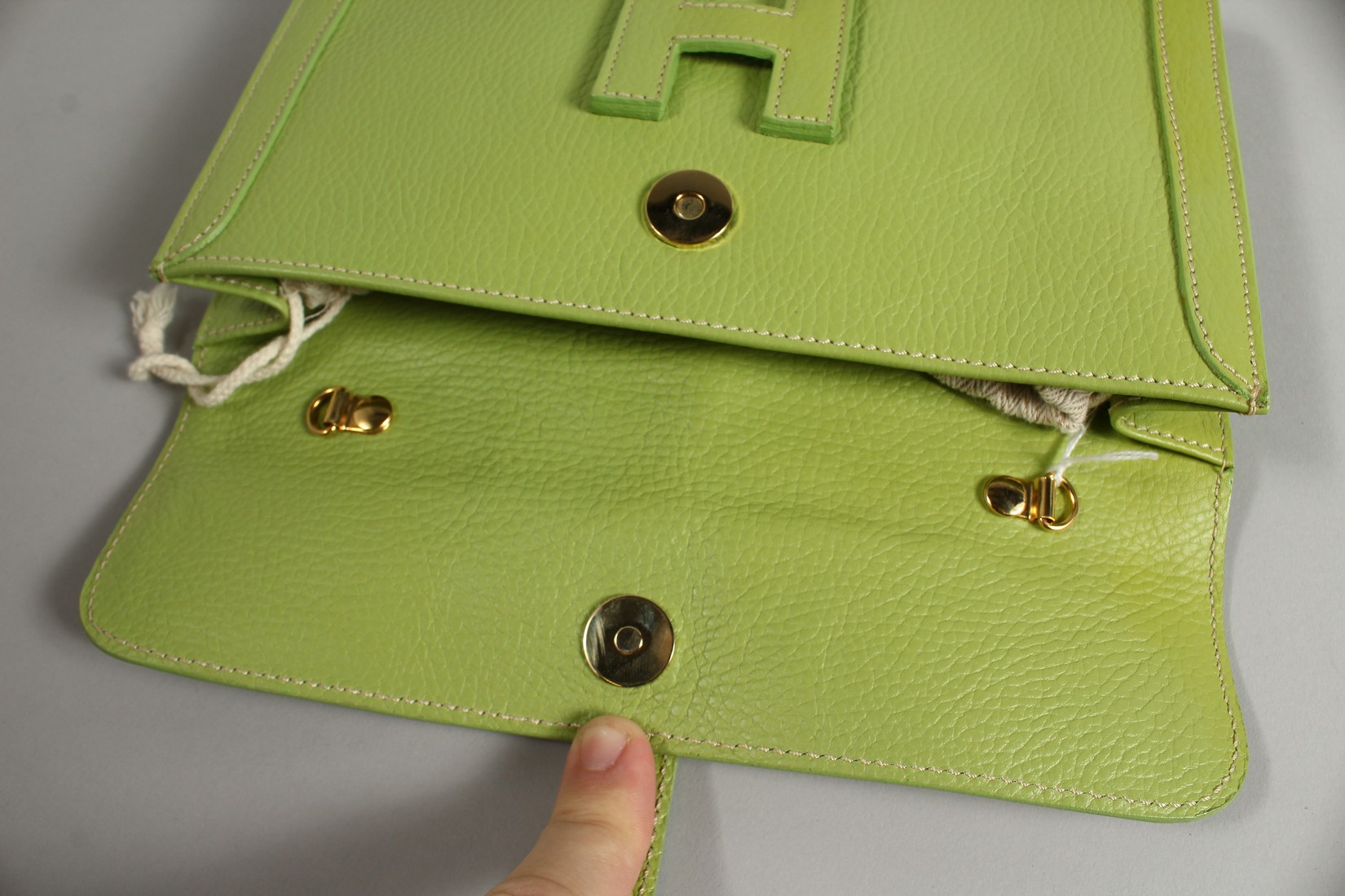 A GREEN LEATHER CLUTCH BAG and strap. 24cm long x 17cm high. - Image 6 of 6