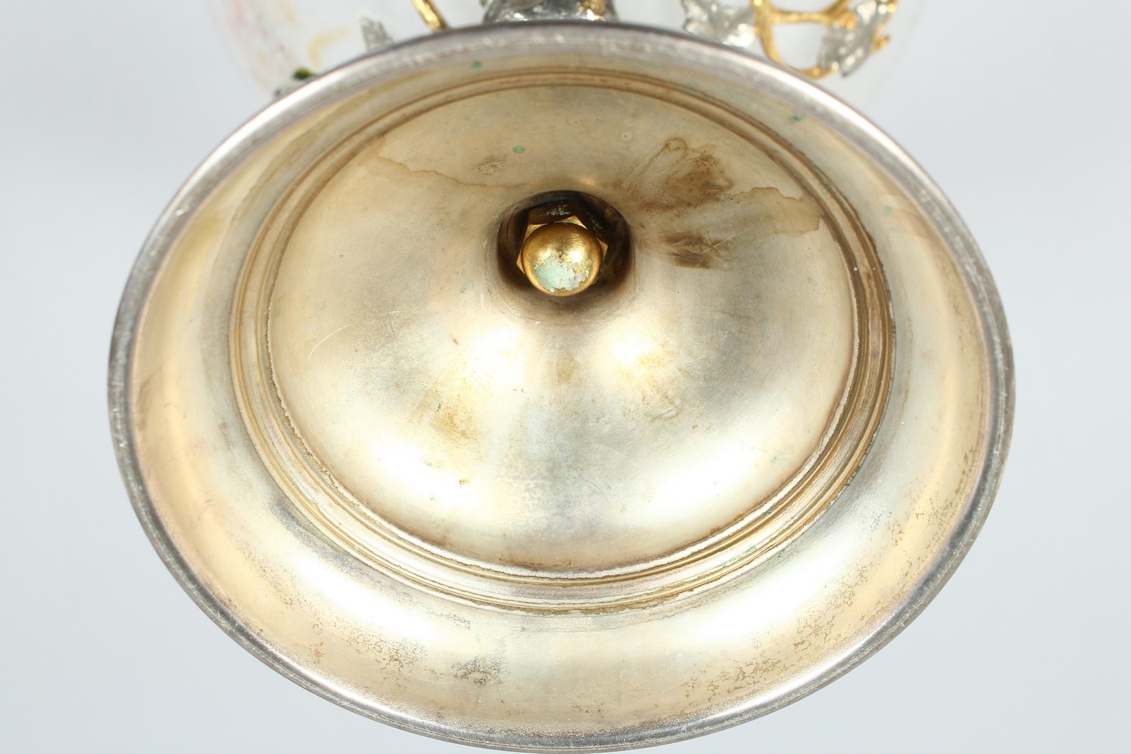 AN UNUSUAL SILVER-PLATED ORMOLU AND GLASS PEDESTAL BOWL, the bowl decorated with flowers on a - Image 8 of 8