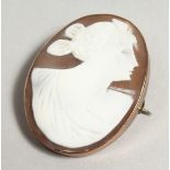 A VICTORIAN OVAL CAMEO BROOCH.