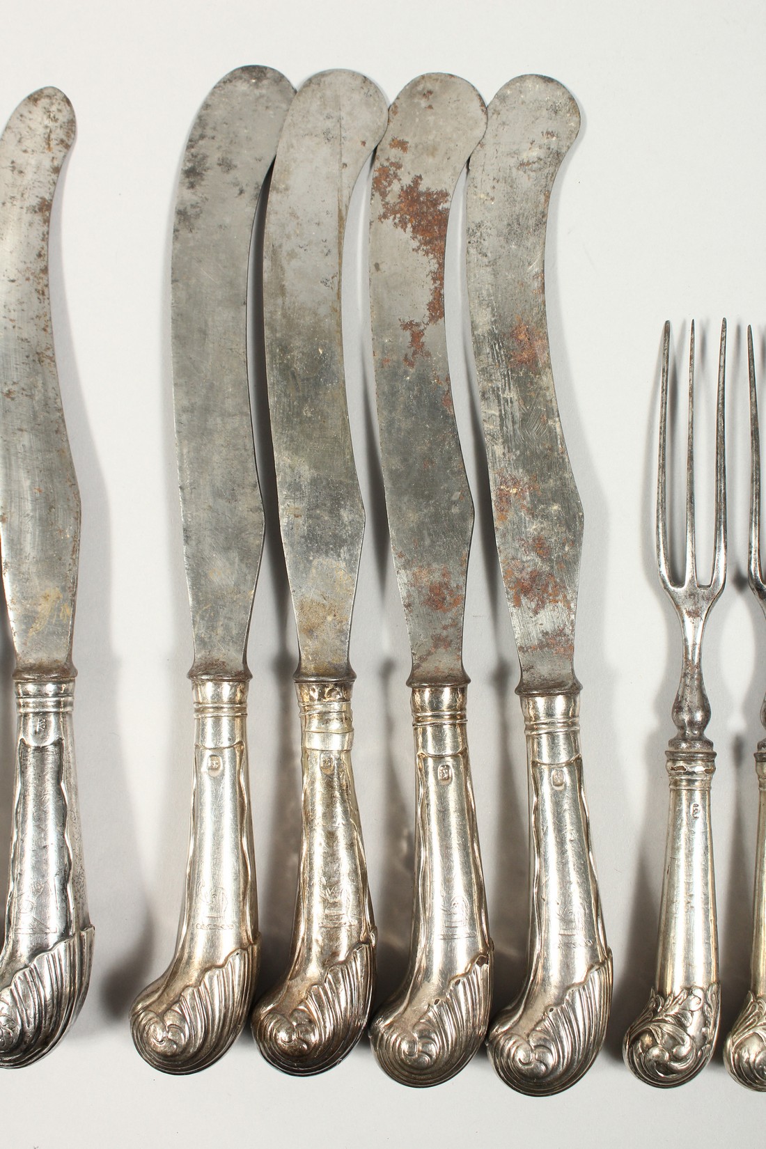 A GEORGIAN SILVER, PISTOL HANDLE, SET OF CUTLERY, comprising nine table knives, twelve table - Image 12 of 20