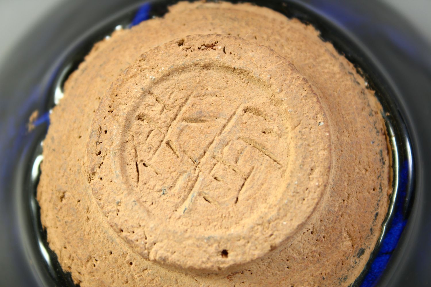 A CHINESE DARK BLUE GLAZE POTTERY BOWL, with carved mark to base, 12cm diameter. - Image 8 of 8