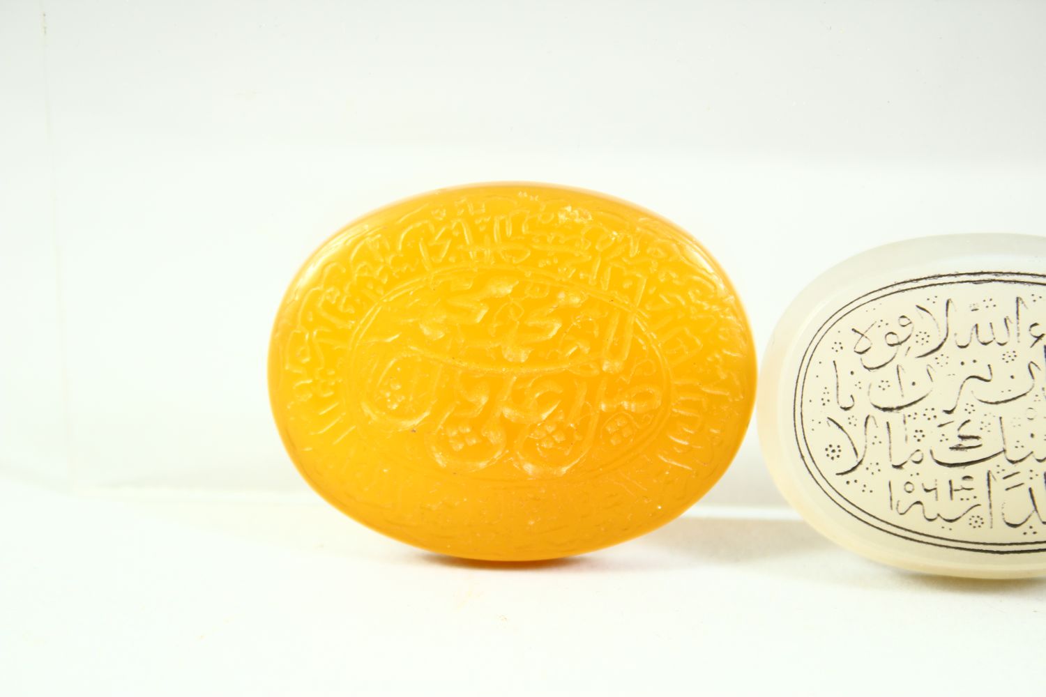 EIGHT SMALL ISLAMIC ENGRAVED CALLIGRAPHIC SEALS, of various stones (8). - Image 2 of 9