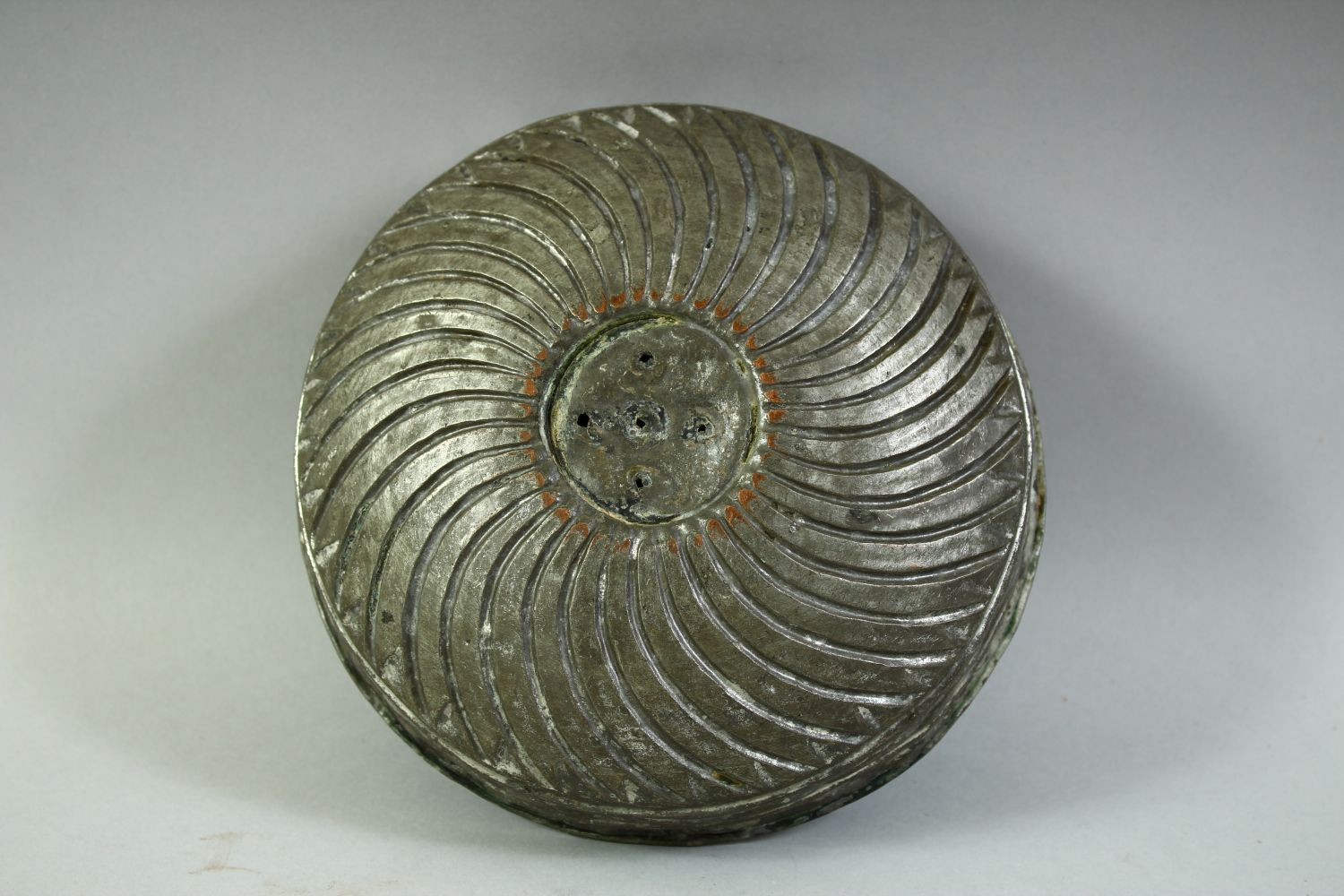 A FINE 18TH / 19TH CENTURY TURKISH OTTOMAN TINNED COPPER HAMMAM BOWL, 18cm diameter. - Image 4 of 4