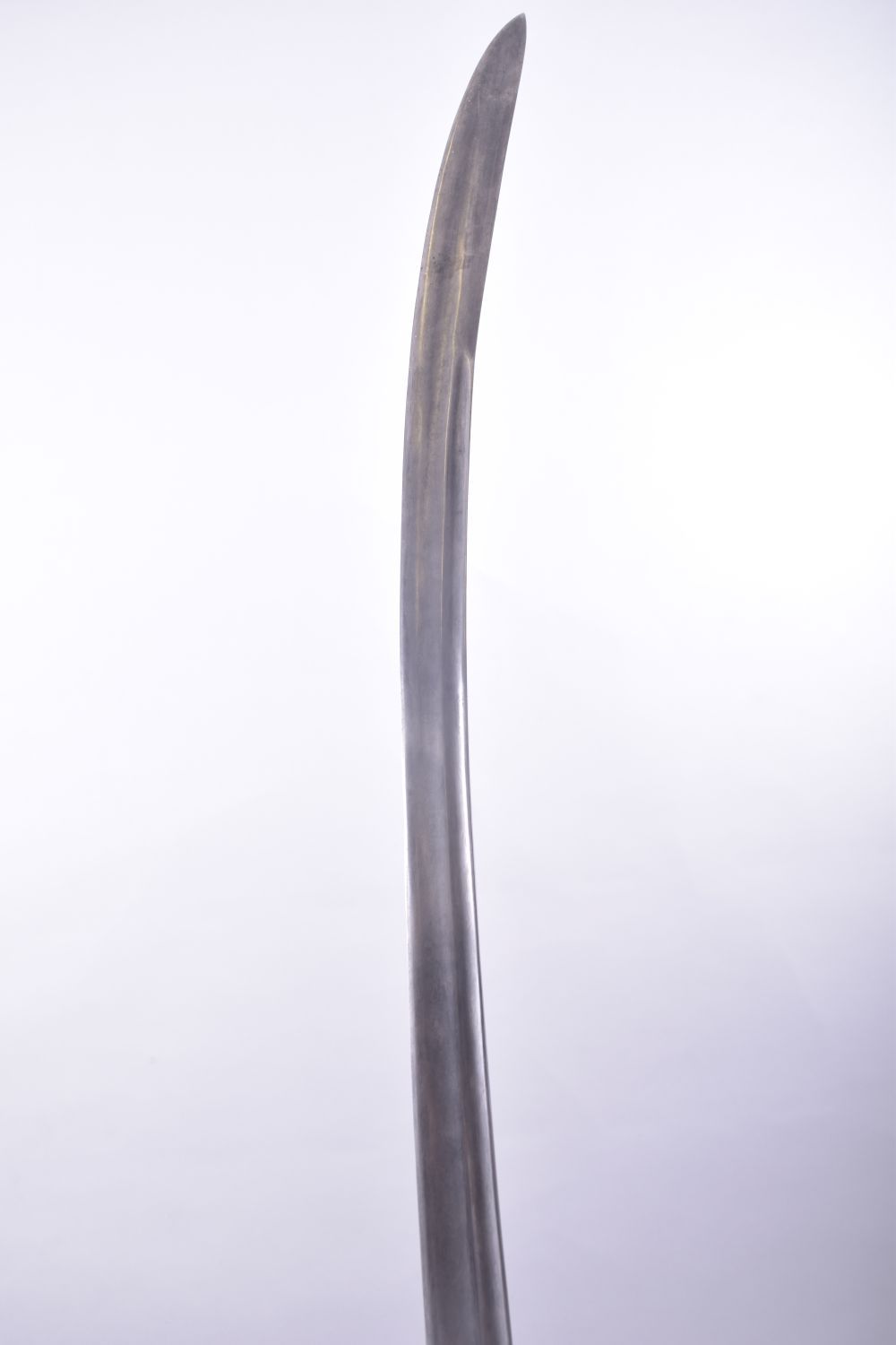 A FINE 18TH CENTURY INDIAN WATERED STEEL TULWAR SWORD, with silver inlaid handle, 88.5cm long. - Image 3 of 7