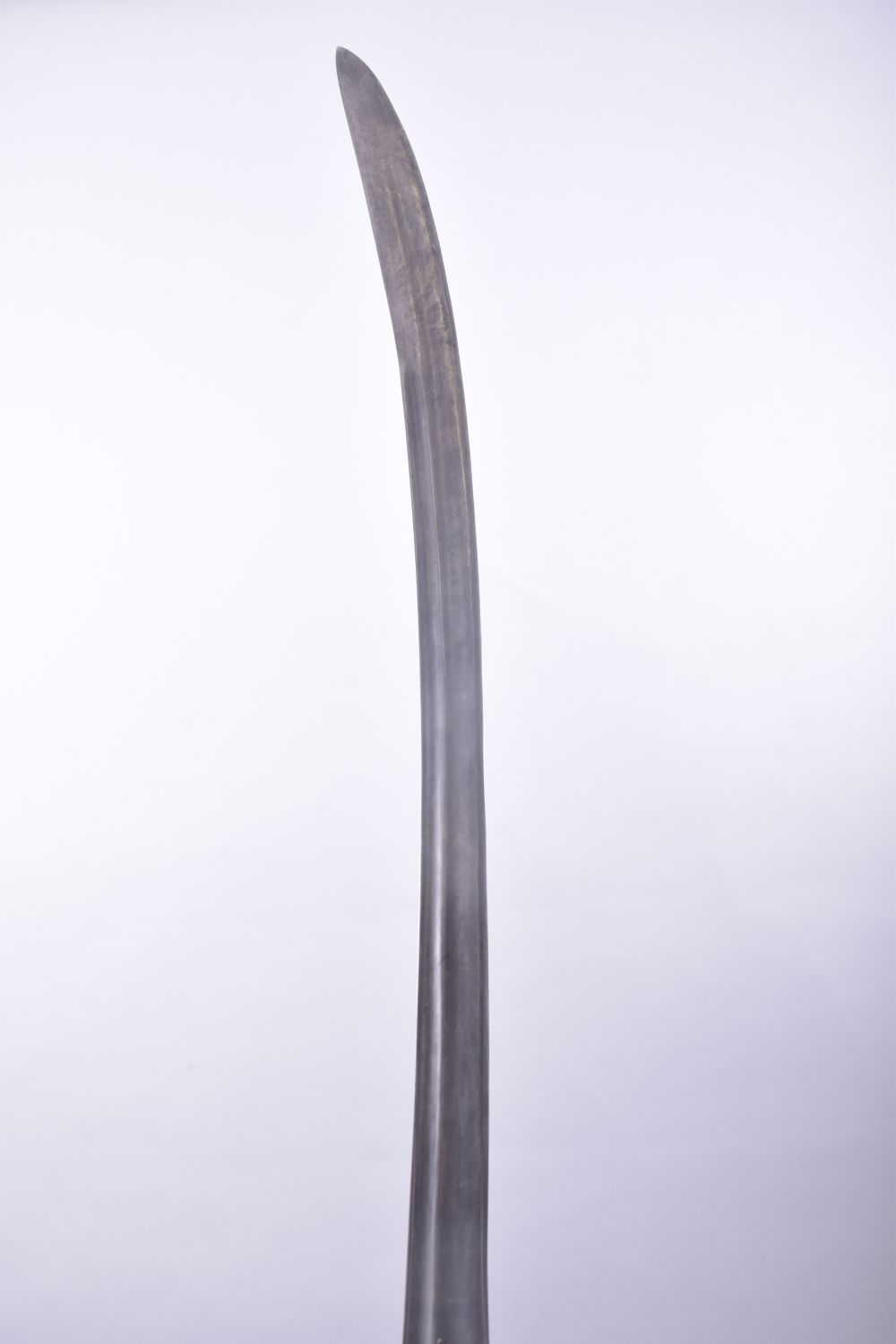 A FINE 18TH CENTURY INDIAN WATERED STEEL TULWAR SWORD, with silver inlaid handle, 88.5cm long. - Image 2 of 7