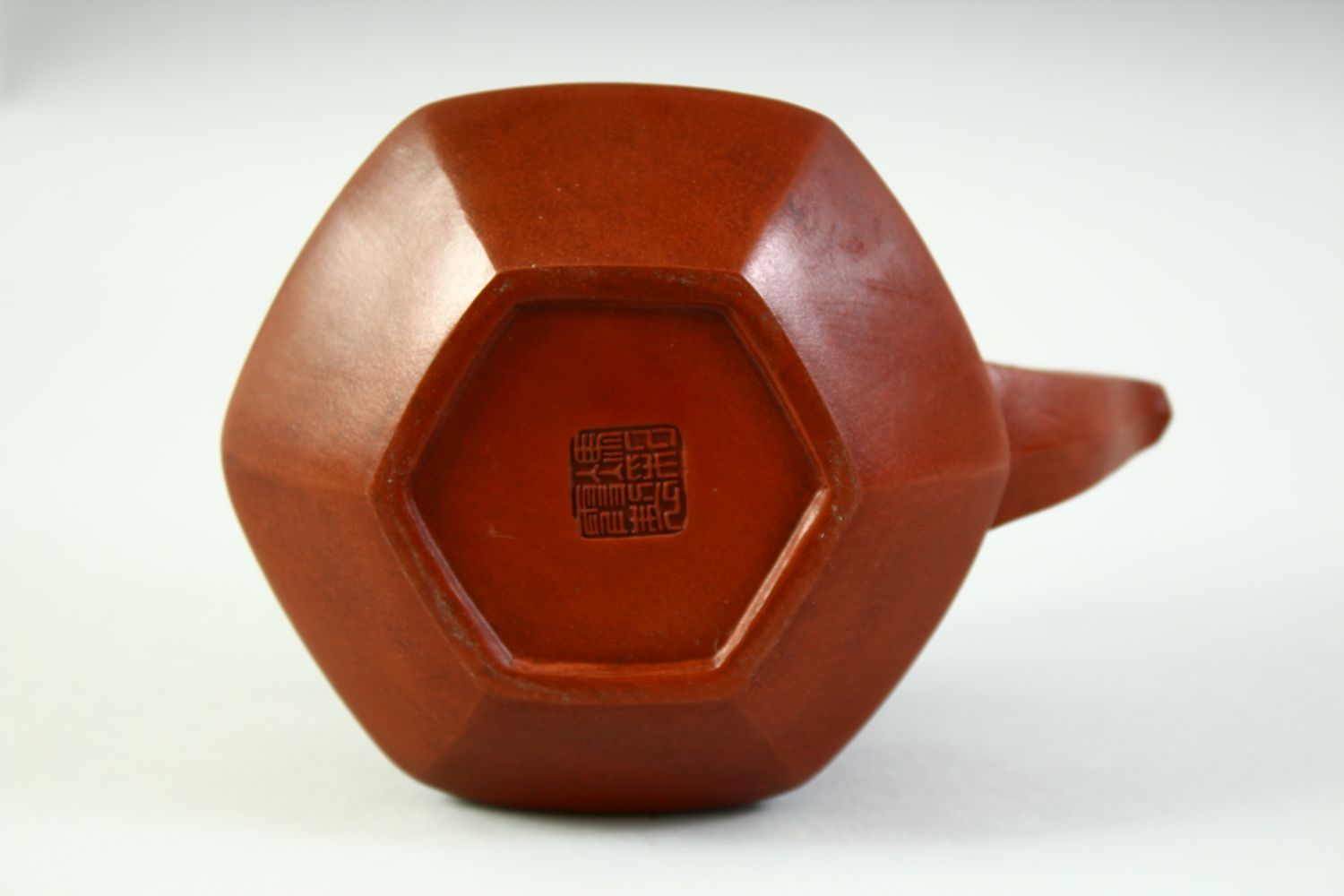 AN UNUSUAL CHINESE YIXING TEAPOT, with impressed marks to inner lid and base, 15cm wide (including - Image 10 of 11