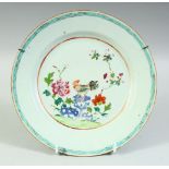 A CHINESE FAMILLE ROSE PORCELAIN PLATE, painted with a cockerel, 23cm diameter.