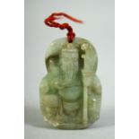 A CHINESE CARVED JADE PENDANT, 5.5cm.