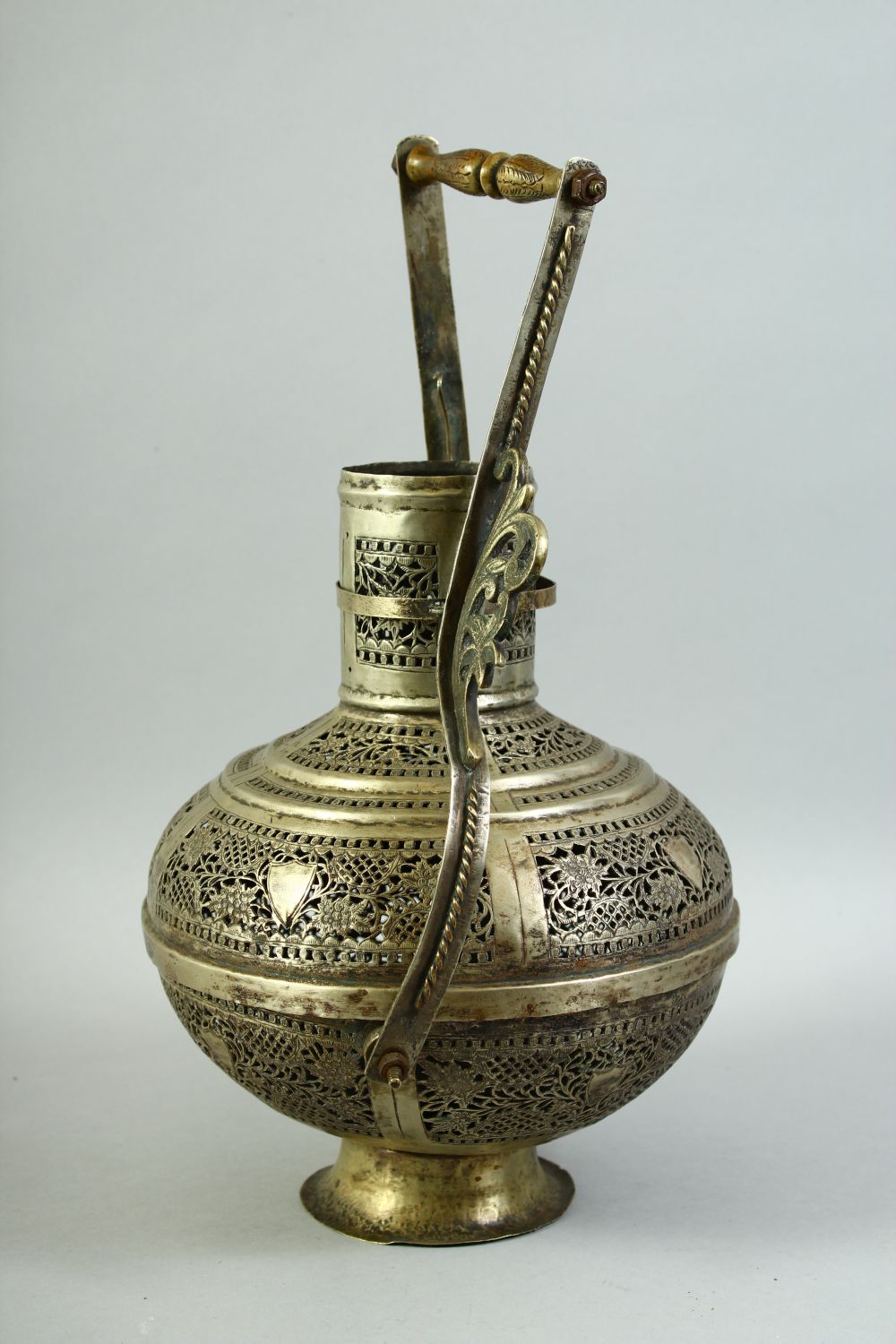 AN ISLAMIC OPENWORK METAL LANTERN / LAMP, with pierced floral decoration and handle, 38cm high - Image 4 of 5