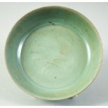 A SMALL CHINESE CELADON DISH, 13cm diameter.