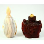 AN AGATE SCENT BOTTLE AND STOPPER, together with a chinese snuff bottle with stopper / spoon, (2).