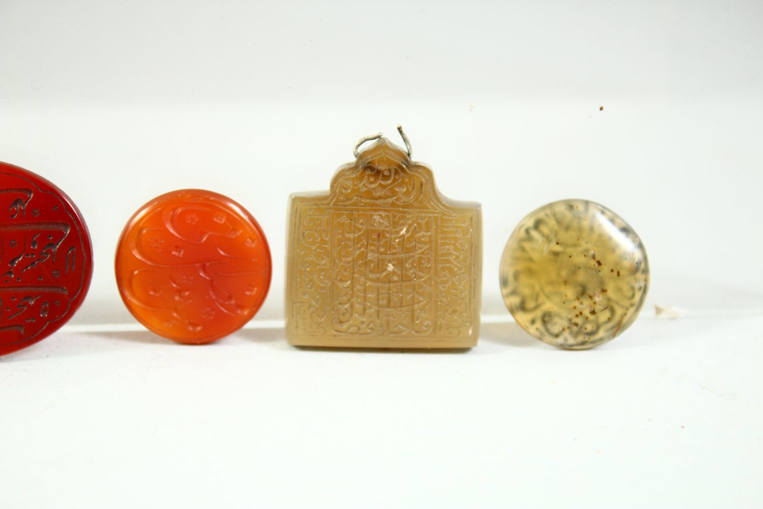 EIGHT SMALL ISLAMIC ENGRAVED CALLIGRAPHIC SEALS, of various stones (8). - Image 8 of 9