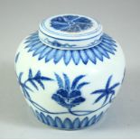 A CHINESE BLUE AND WHITE PORCELAIN JAR AND COVER, 9cm high.