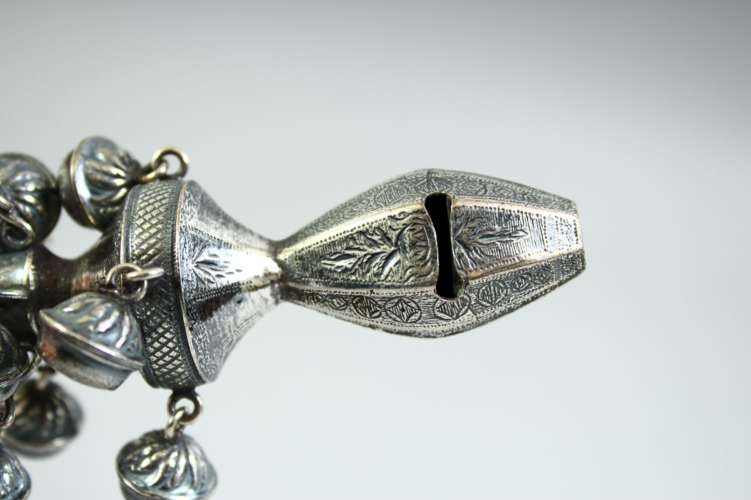 A CONTINENTAL SILVER AND CORAL NINE BELL RATTLE - Image 3 of 6