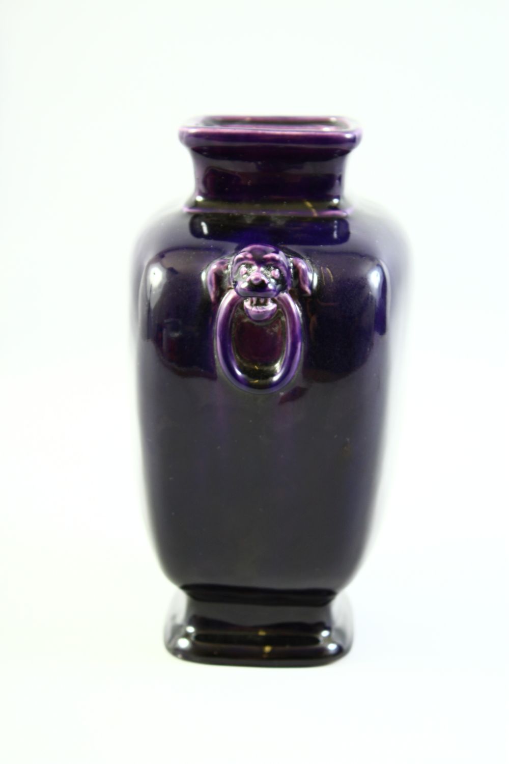 AN EARLY 20TH CENTURY CHINESE AUBERGINE GLAZE PORCELAIN VASE, with twin handles moulded as lion dogs - Image 4 of 7
