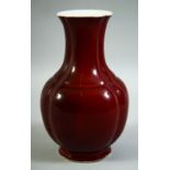 A CHINESE OX BLOOD GLAZE PORCELAIN VASE, the base with six character mark, 22cm high.
