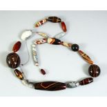 A GOOD LARGE AGATE BEADED NECKLACE, comprising of 21 beads of various forms and sizes, largest
