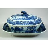 A CHINESE BLUE AND WHITE PORCELAIN TUREEN, COVER AND STAND, tureen 17cm long, (3 pieces).
