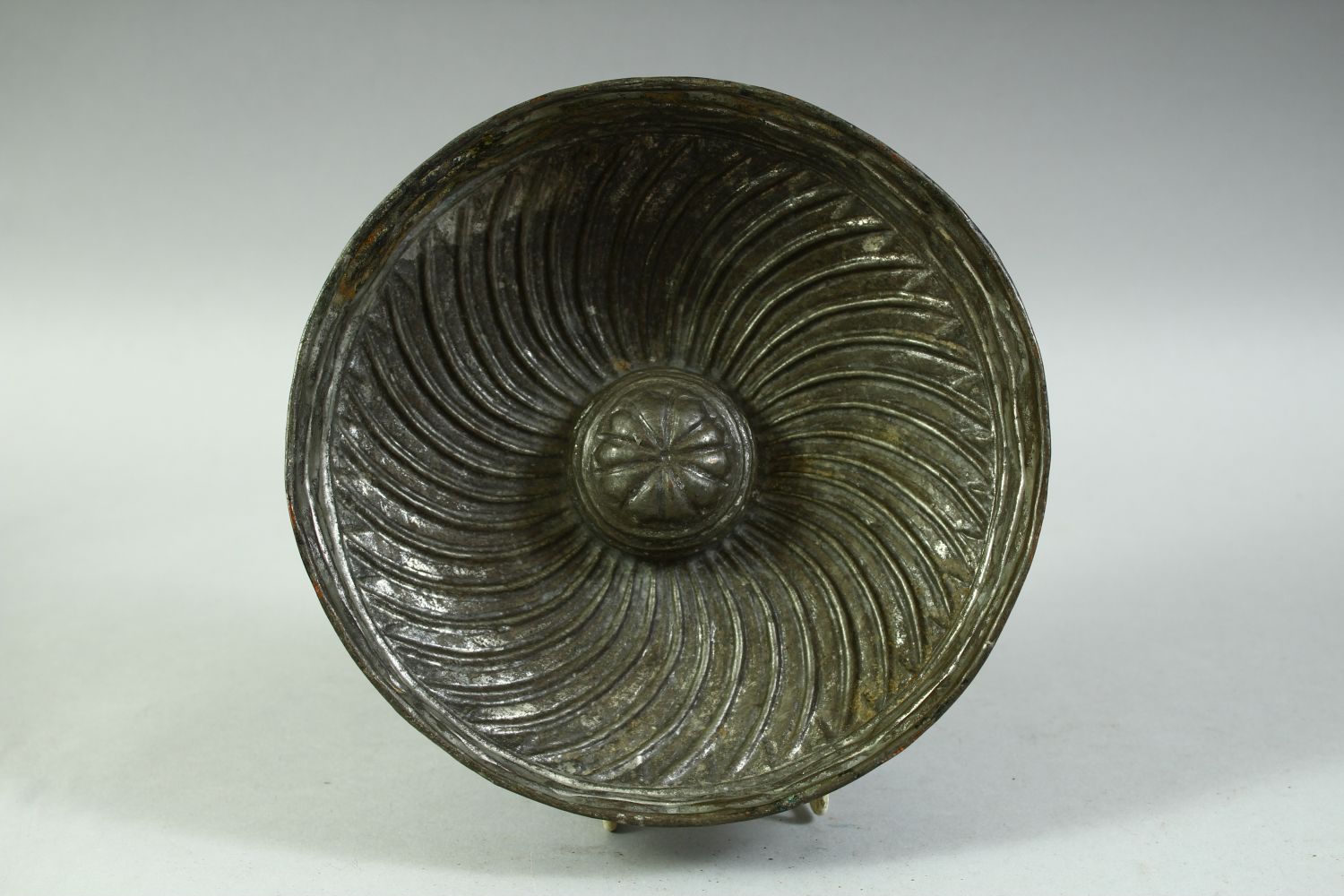 A FINE 18TH / 19TH CENTURY TURKISH OTTOMAN TINNED COPPER HAMMAM BOWL, 18cm diameter. - Image 3 of 4