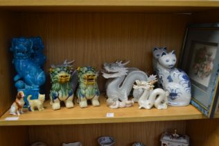 A shelf of decorative Chinese porcelain etc.