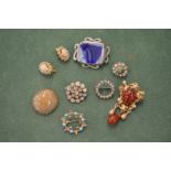Various jewellery.