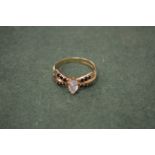 A 9ct gold dress ring.