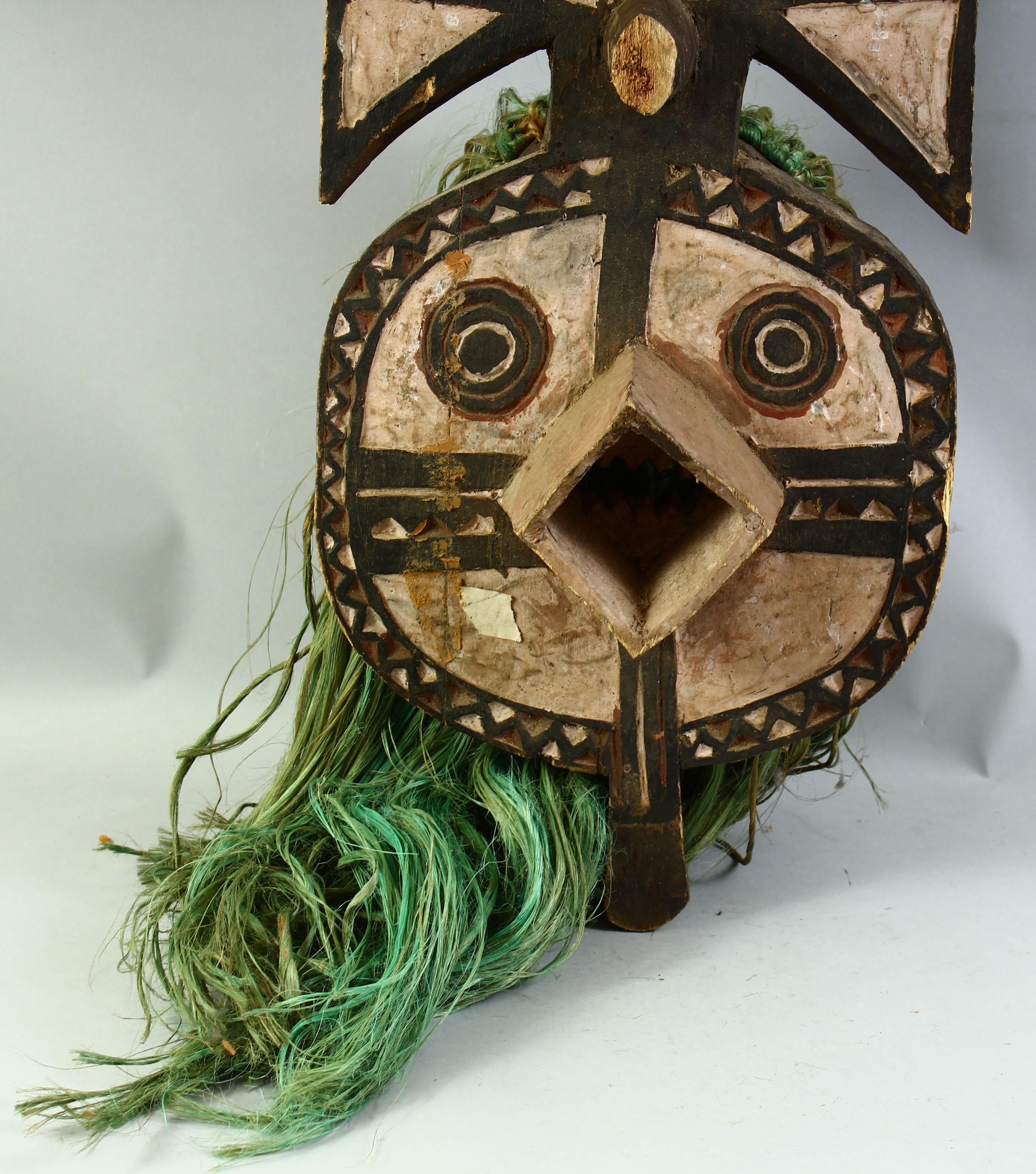 A LARGE PAINTED TRIBAL MASK, 4ft 10" long. - Image 2 of 6