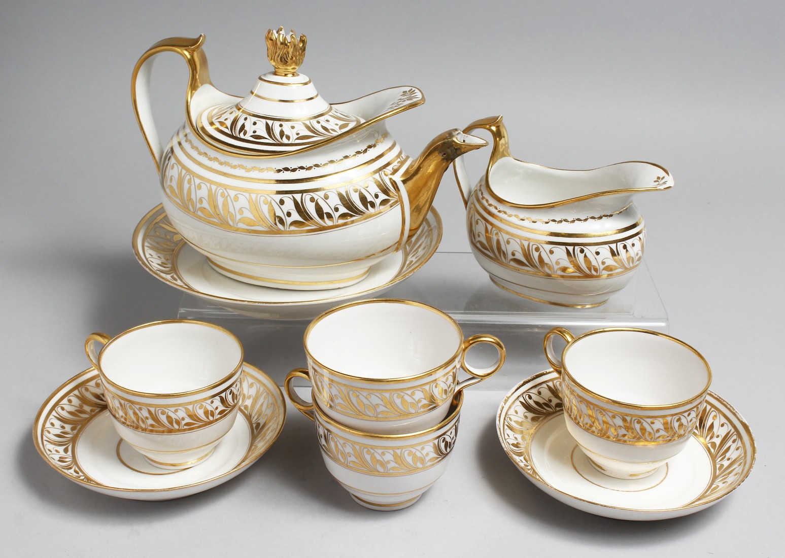 A FLIGHT BARR AND BARR WORCESTER REGENCY PART TEA SERVICE comprising a teapot and cover, cream