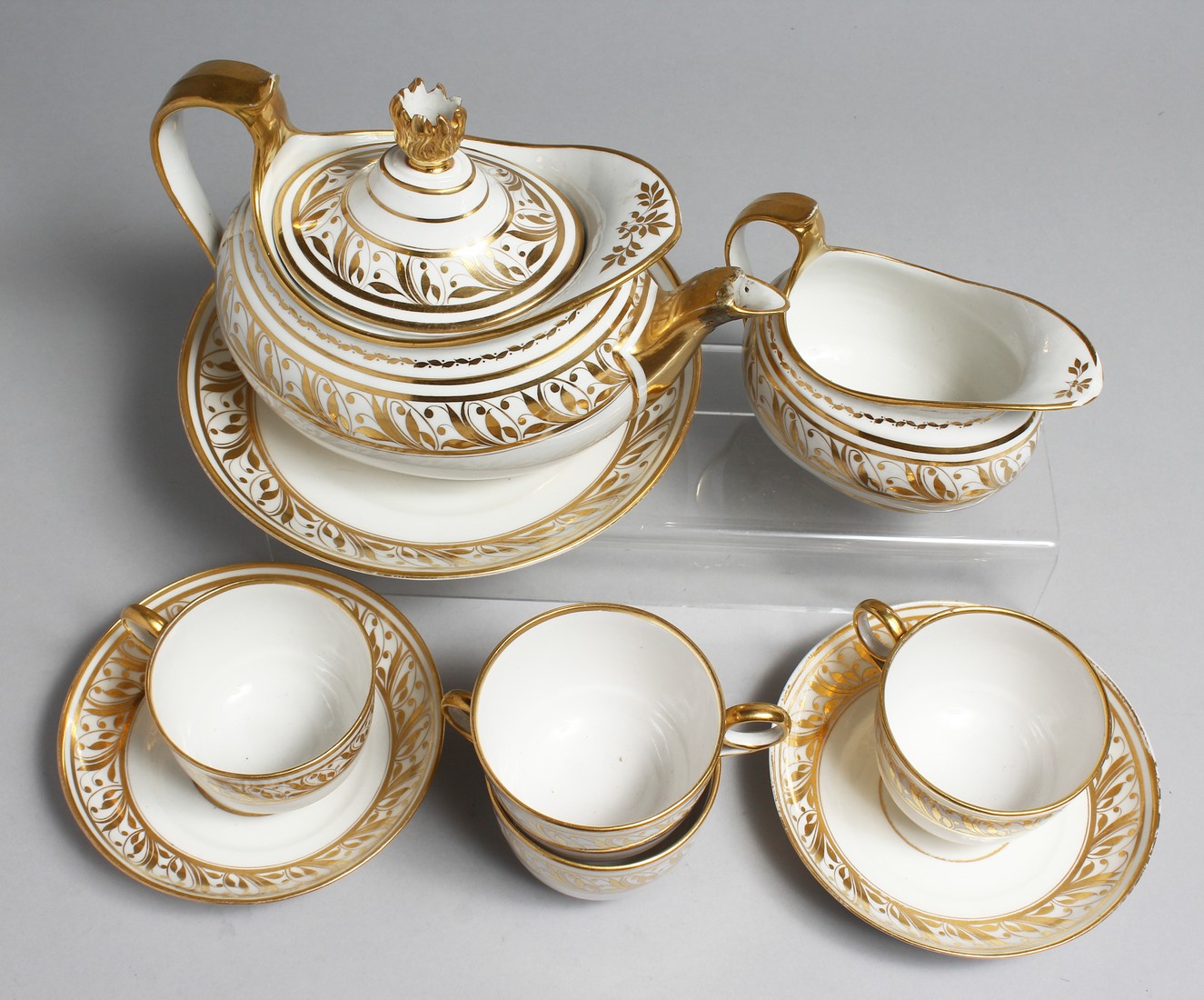 A FLIGHT BARR AND BARR WORCESTER REGENCY PART TEA SERVICE comprising a teapot and cover, cream - Image 2 of 6