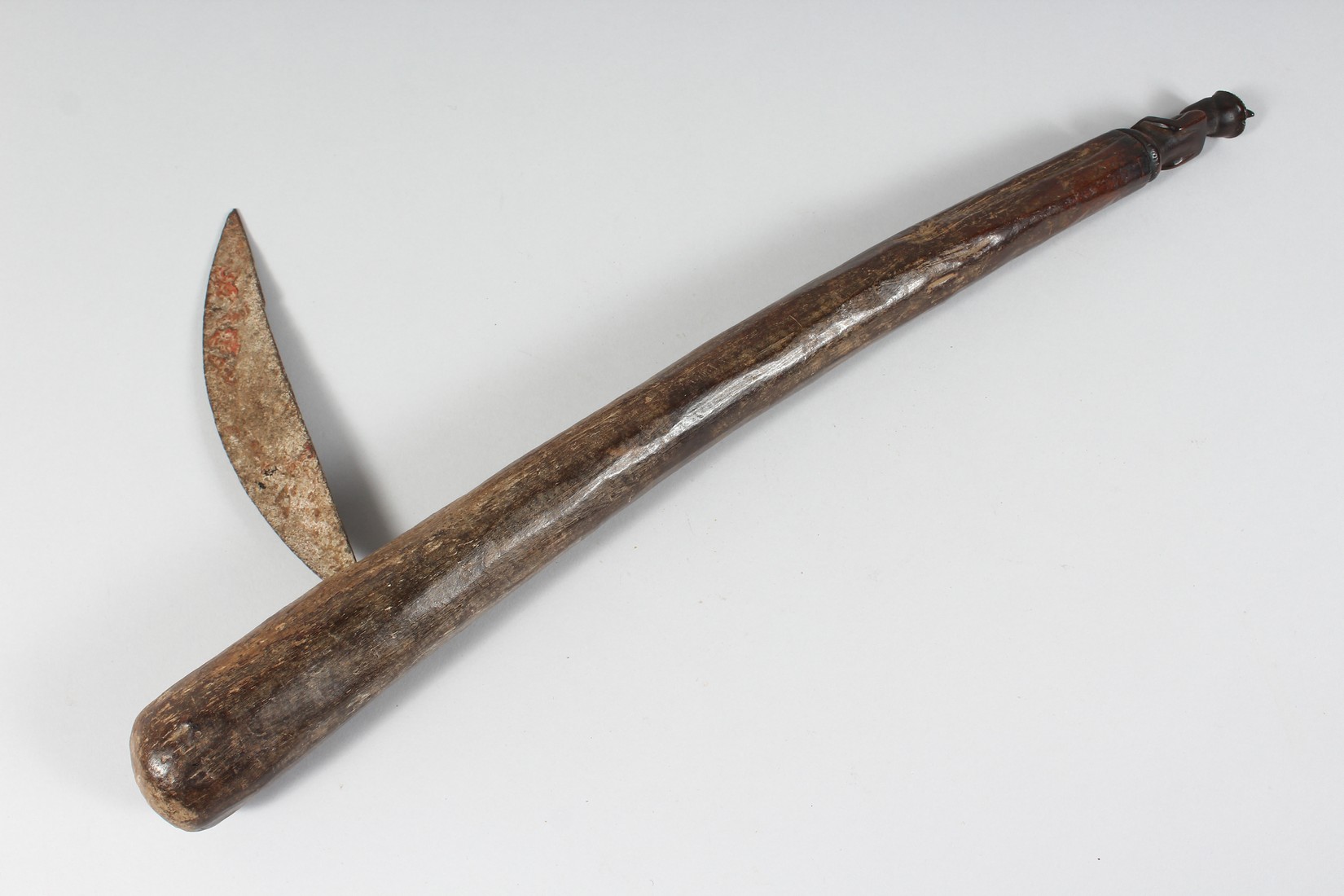 A TRIBAL AXE with metal blade. 23ins long. - Image 4 of 4
