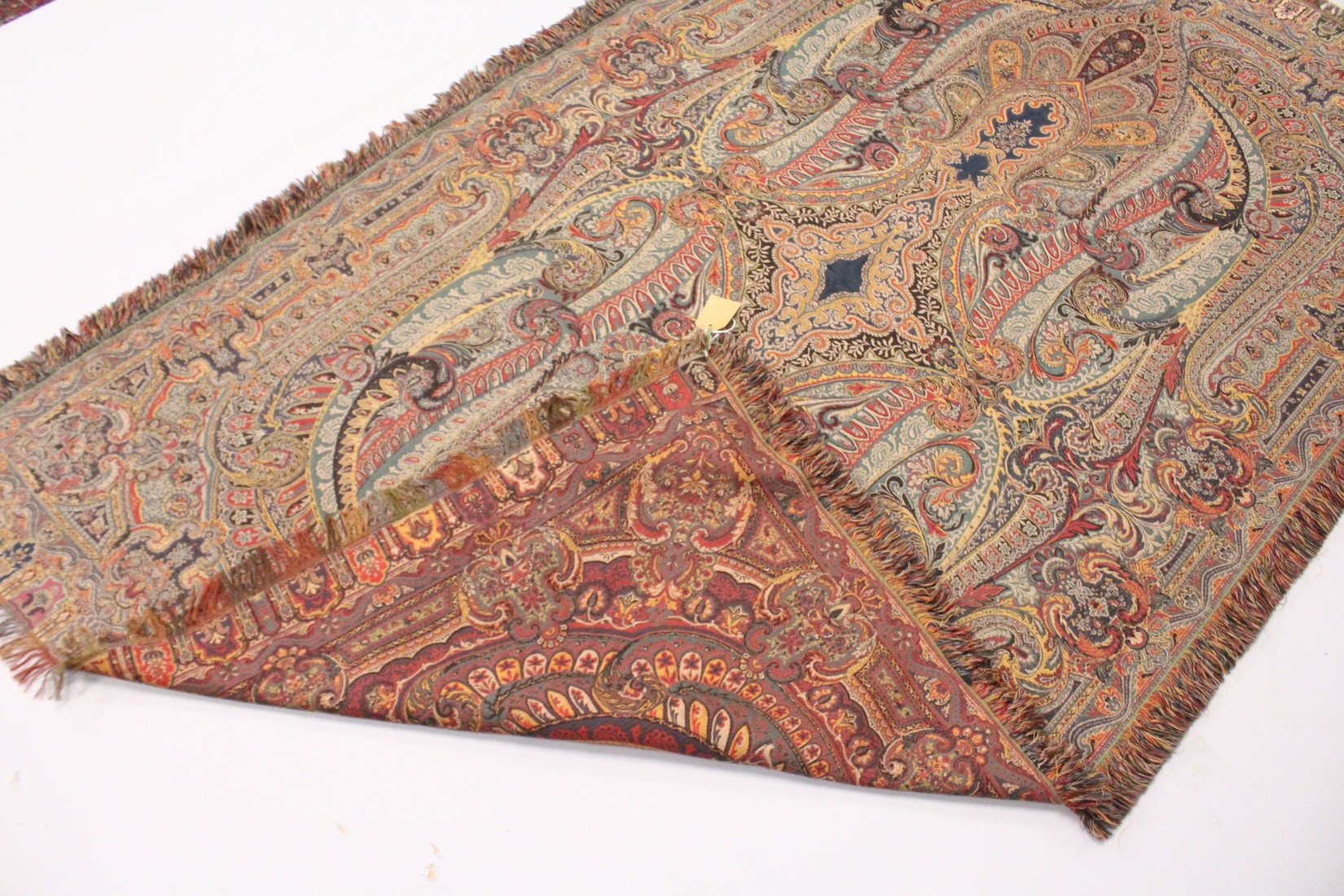 AN INDIAN WOOL TABLE CARPET woven in reds, blues and greens to a Paisley design. 8ft x 4ft 7ins. - Bild 6 aus 7