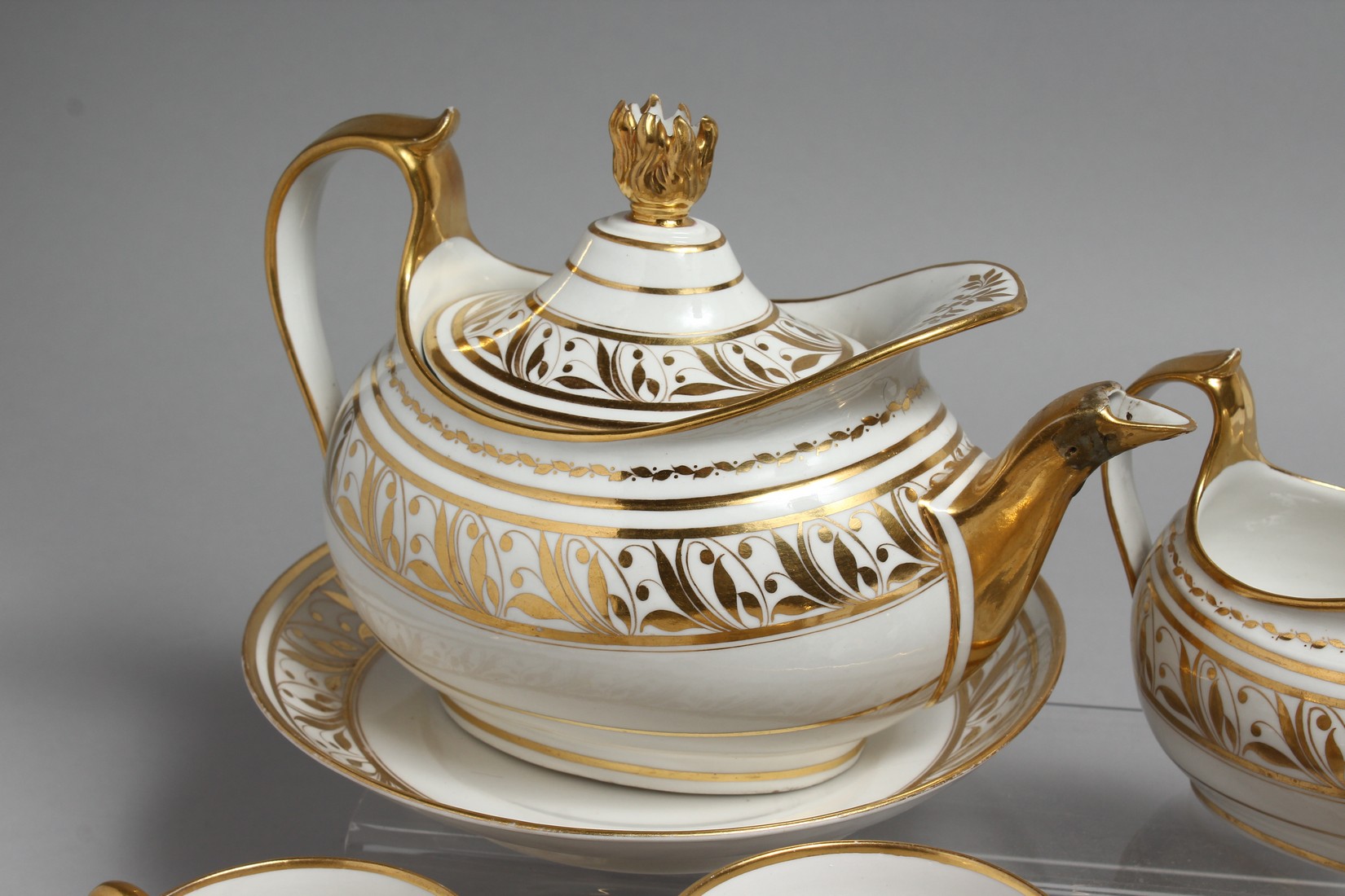 A FLIGHT BARR AND BARR WORCESTER REGENCY PART TEA SERVICE comprising a teapot and cover, cream - Image 3 of 6