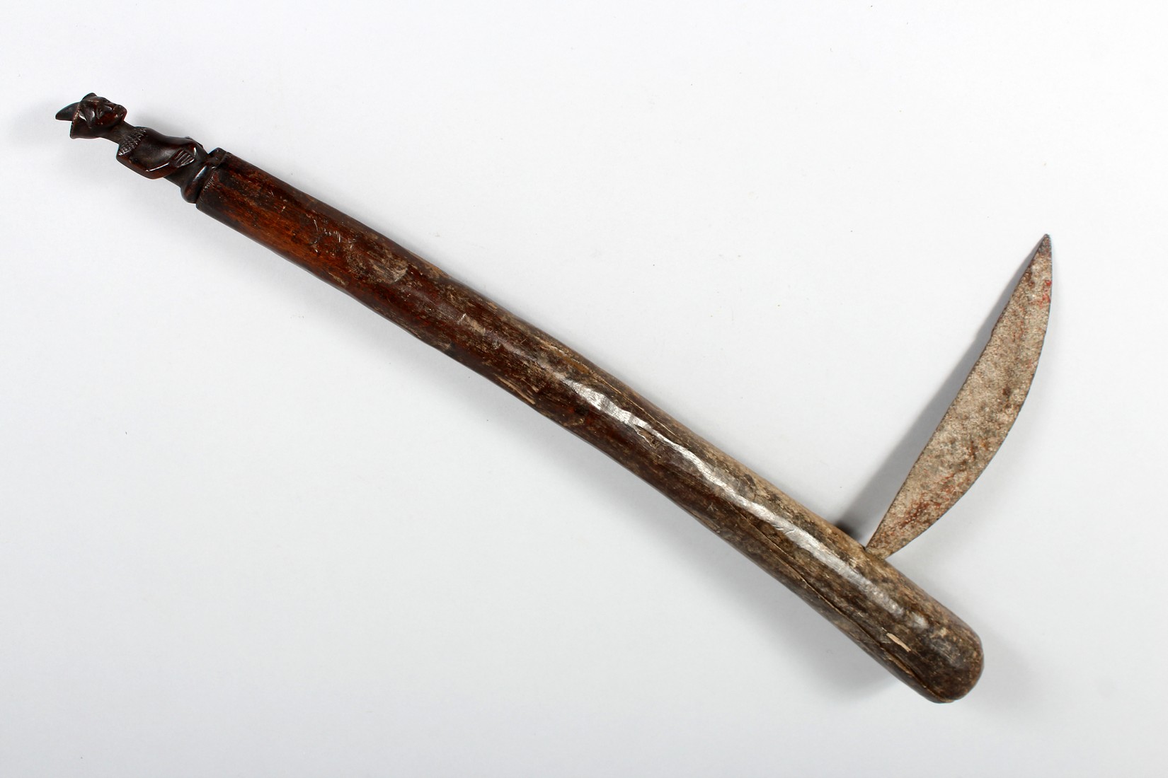 A TRIBAL AXE with metal blade. 23ins long. - Image 3 of 4