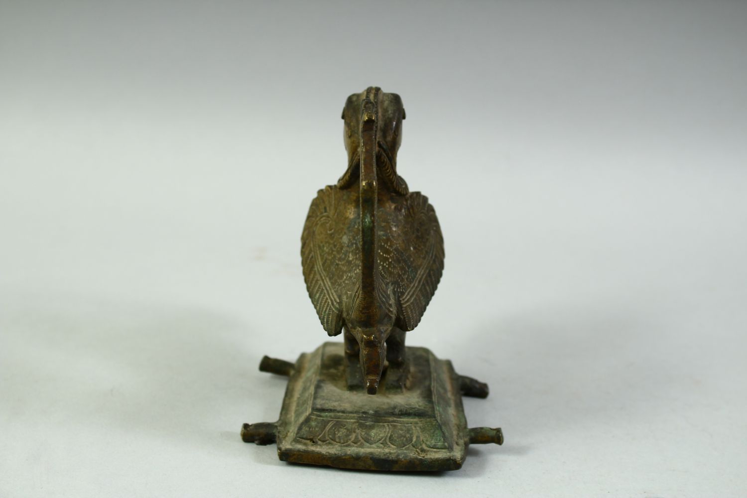 AN 18TH / 19TH CENTURY INDIAN BRONZE MODEL OF A BIRD, 13cm high. - Image 4 of 5