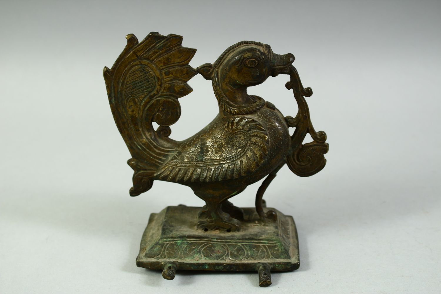 AN 18TH / 19TH CENTURY INDIAN BRONZE MODEL OF A BIRD, 13cm high. - Image 3 of 5