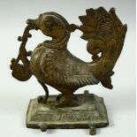 AN 18TH / 19TH CENTURY INDIAN BRONZE MODEL OF A BIRD, 13cm high.